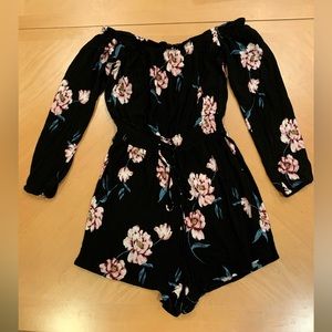 Woman’s Kendall and Kylie long sleeve floral romper size large